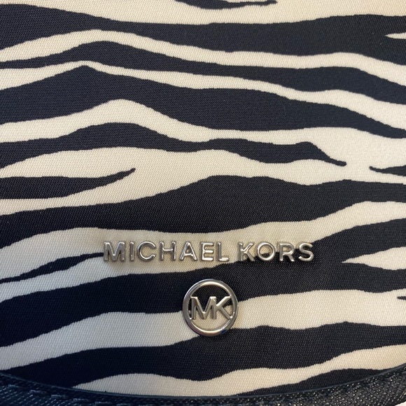 New Michael Kors Raven Medium Backpack - Picture 6 of 14